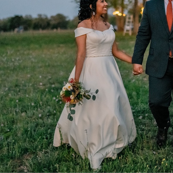 Wedding dress - Picture 4 of 4